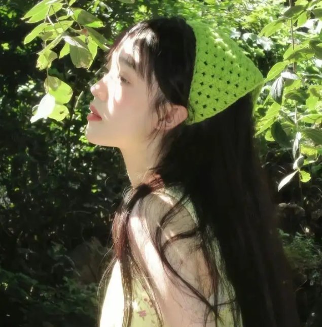 坐推土机的少女